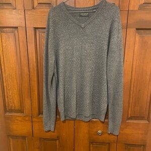 John Bartlett Consensus Men’s Sweater RN # 69016 V Neck. Size L.